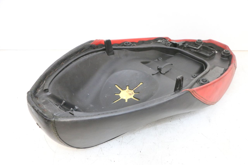 photo de SELLE PIAGGIO NEW TYPHOON 50 (2018 - 2021) - Hochauflösende Nahaufnahme