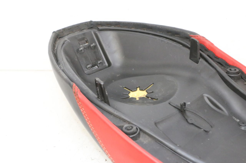 photo de SELLE PIAGGIO NEW TYPHOON 50 (2018 - 2021) - Detaillierte Sichtprüfung