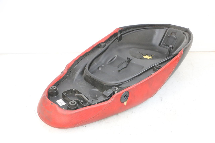 photo de SELLE PIAGGIO NEW TYPHOON 50 (2018 - 2021) - Profilansicht des Ersatzteils