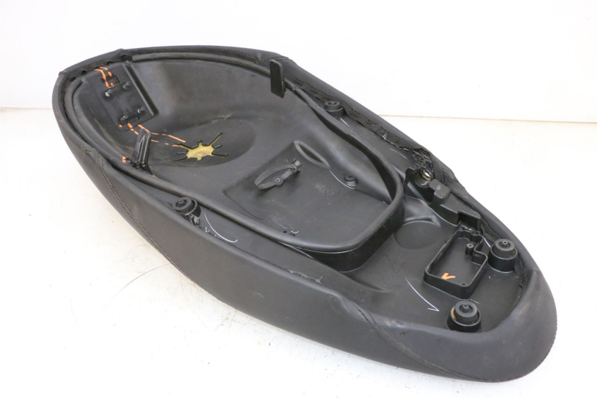 photo de SELLE PIAGGIO NEW TYPHOON 50 (2018 - 2021) - Zoom auf Komponenten