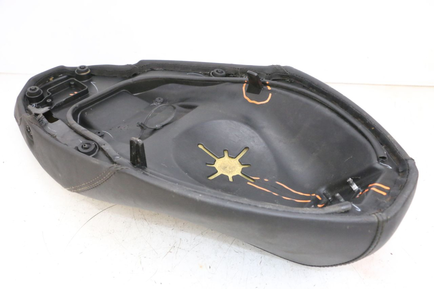 photo de SELLE PIAGGIO NEW TYPHOON 50 (2018 - 2021) - Detaillierte Sichtprüfung