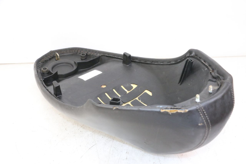 photo de SELLE PEUGEOT KISBEE 2T 50 (2010 - 2017)