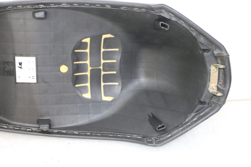 photo de SELLE PEUGEOT KISBEE 4T 50 (2018 - 2022)