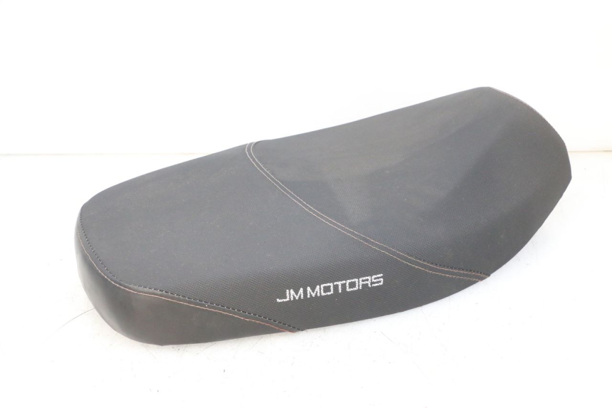 photo de SITZ JM MOTORS SANTANA EVO 50 (2024 - 2026) - Oberflächenzustand und Material