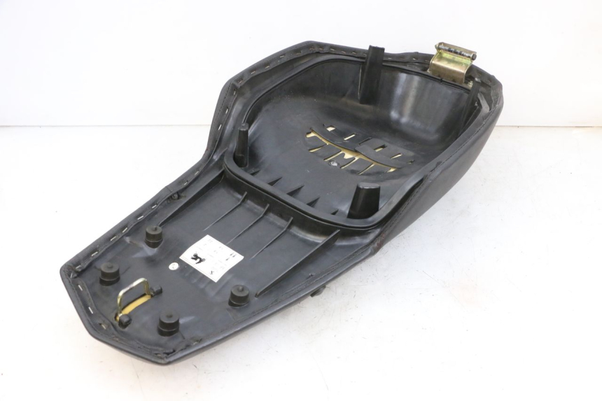 photo de SITZ PEUGEOT SPEEDFIGHT 4 4T EFI 50 (2021 - 2025) - Zoom auf Gebrauchszustand