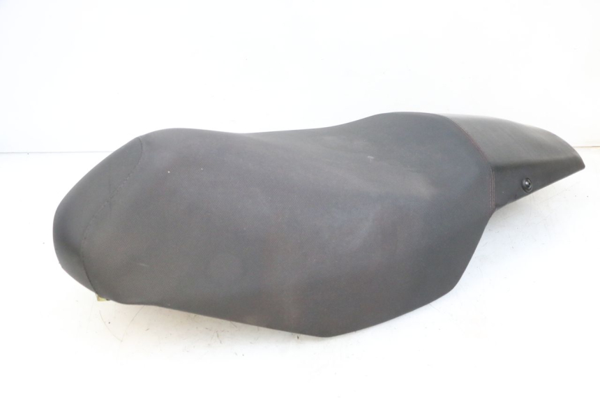 photo de SITZ PEUGEOT SPEEDFIGHT 4 4T EFI 50 (2021 - 2025) - Oberflächenzustand und Material