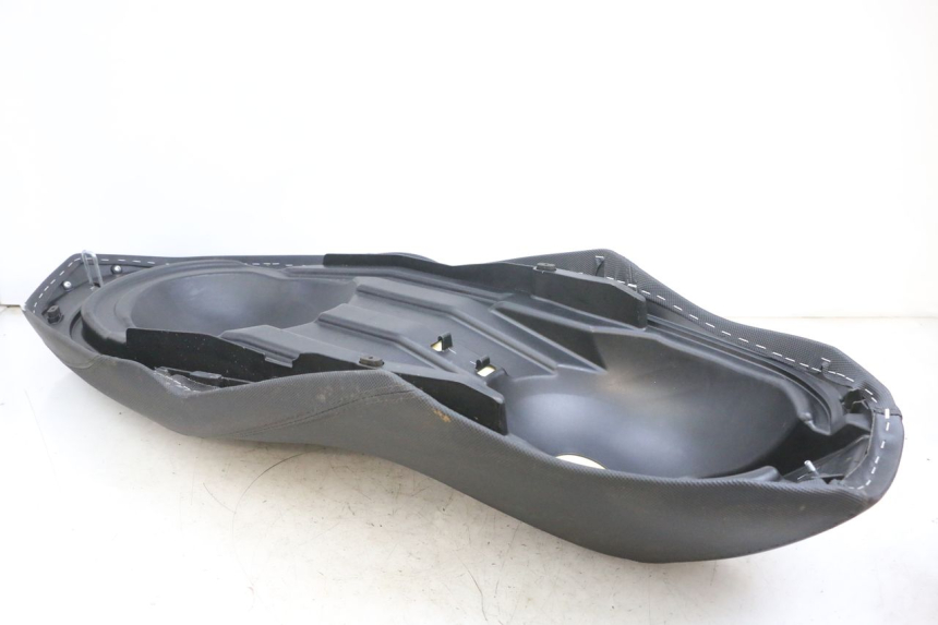 photo de SITZ YAMAHA TRICITY 300 (2020 - 2024) - Details der Befestigungspunkte