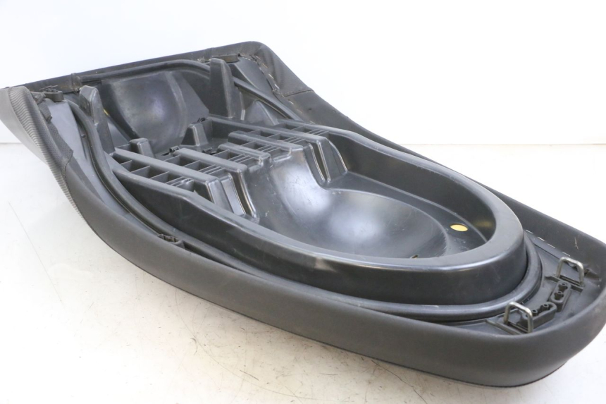 photo de SITZBANK YAMAHA XMAX X-MAX 125 (2006 - 2009) - Detailansicht des Bauteils