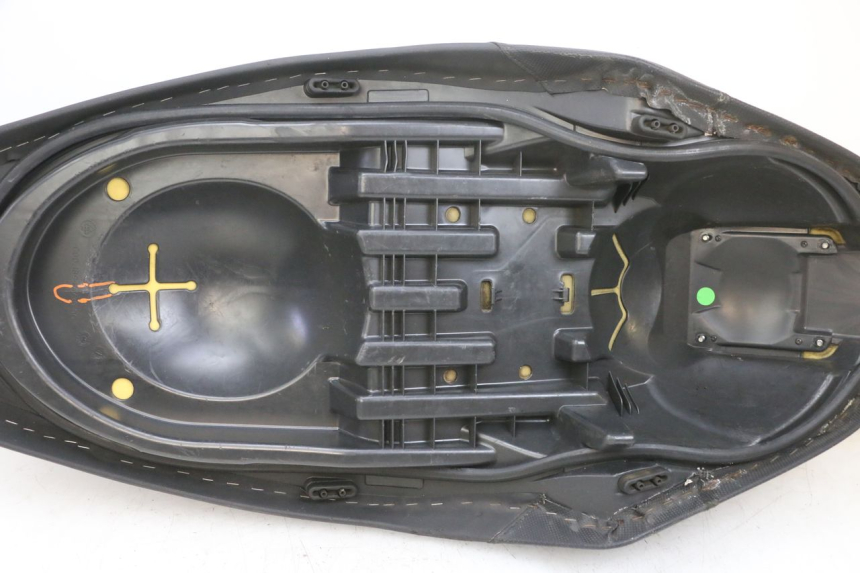 photo de SITZBANK YAMAHA XMAX X-MAX 125 (2006 - 2009) - Hochauflösende Nahaufnahme