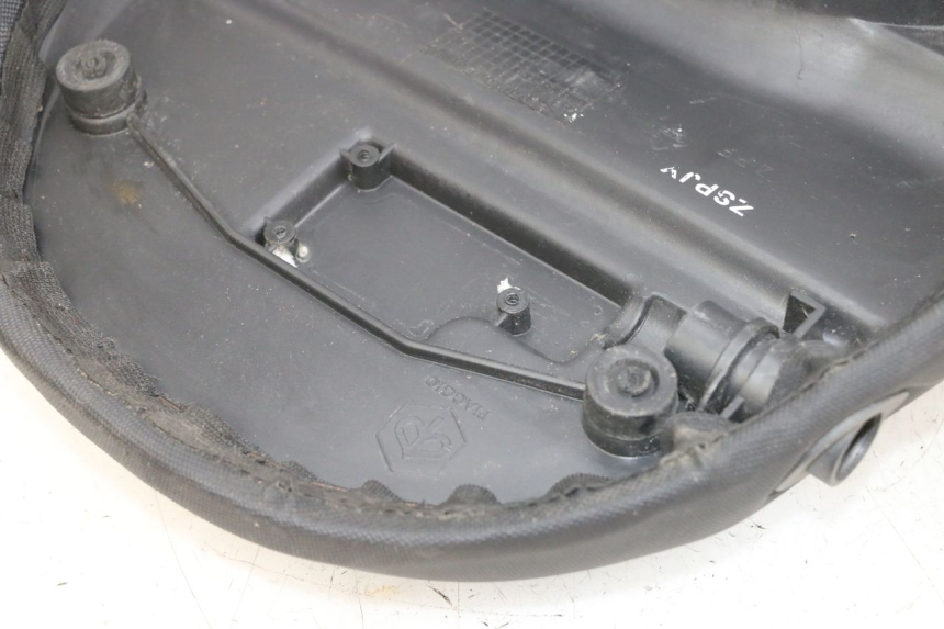 photo de SELLE PIAGGIO ZIP 4T 50 (2018 - 2020) - Oberflächenzustand und Material