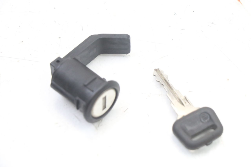photo de SITZSCHLOSS PEUGEOT SATELIS COMPRESSOR K15 125 (2006 - 2009)