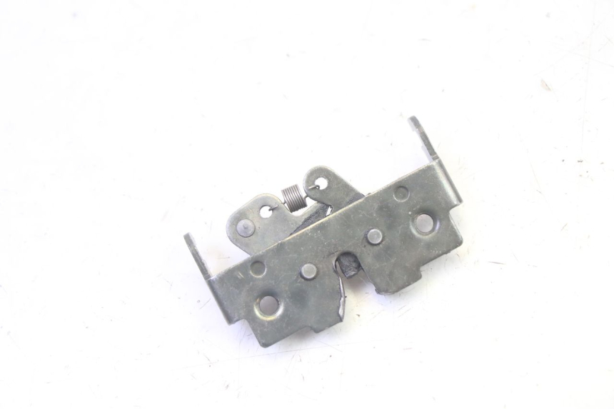 photo de SITZBANKSCHLOSS PIAGGIO X8 125 (2004 - 2007) - Zoom auf Gebrauchszustand