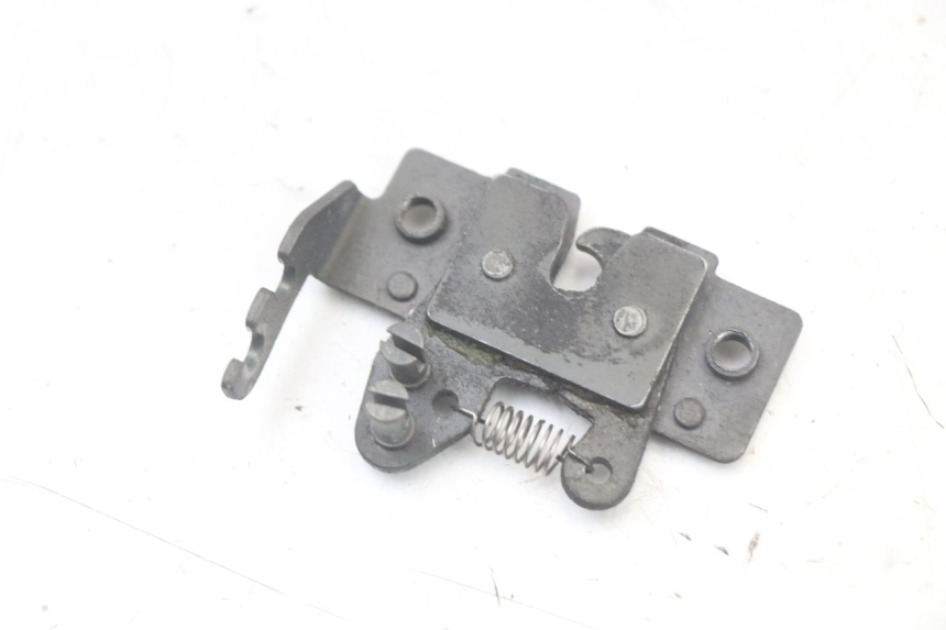 photo de SITZBANKSCHLOSS PIAGGIO XEVO - X EVO 125 (2007 - 2016) - Detailansicht des Bauteils