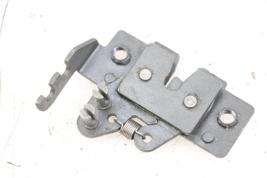 photo de SITZBANKSCHLOSS PIAGGIO XEVO - X EVO 125 (2007 - 2016) - Detailansicht des Bauteils