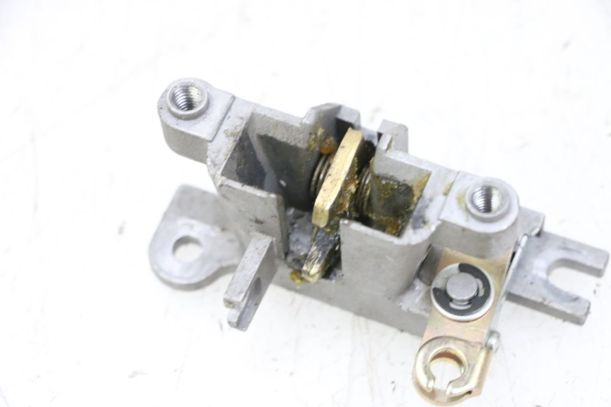 photo de SITZBANKSCHLOSS KYMCO AGILITY 4T 50 (2018 - 2022) - Detailansicht des Bauteils