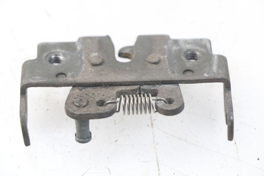 photo de SITZBANKSCHLOSS APRILIA ATLANTIC 125 (2003 - 2009) - Detailansicht des Bauteils