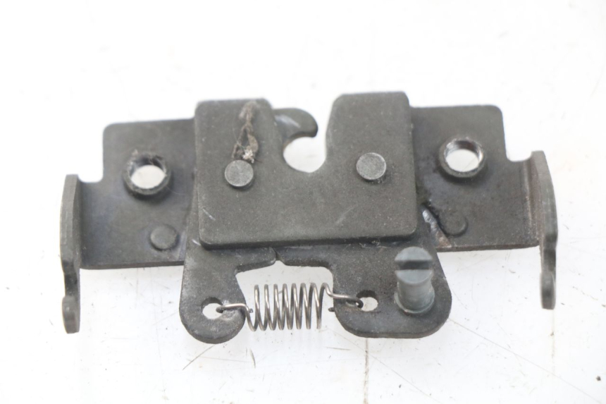 photo de SITZBANKSCHLOSS APRILIA ATLANTIC 125 (2003 - 2009) - Zoom auf Gebrauchszustand