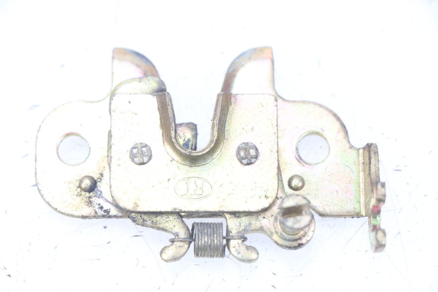 photo de SITZBANKSCHLOSS PEUGEOT KISBEE 4T 50 (2018 - 2022)