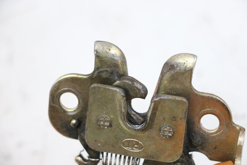 photo de SITZBANKSCHLOSS PEUGEOT KISBEE 4T 50 (2010 - 2017)