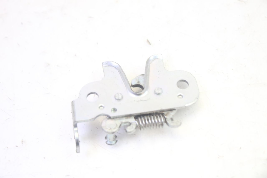 photo de SITZBANKSCHLOSS PEUGEOT KISBEE 4T 50 (2018 - 2022) - Alternative Perspektive