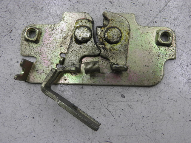 photo de SITZBANKSCHLOSS PEUGEOT TWEET 4T 50 (2010 - 2014)