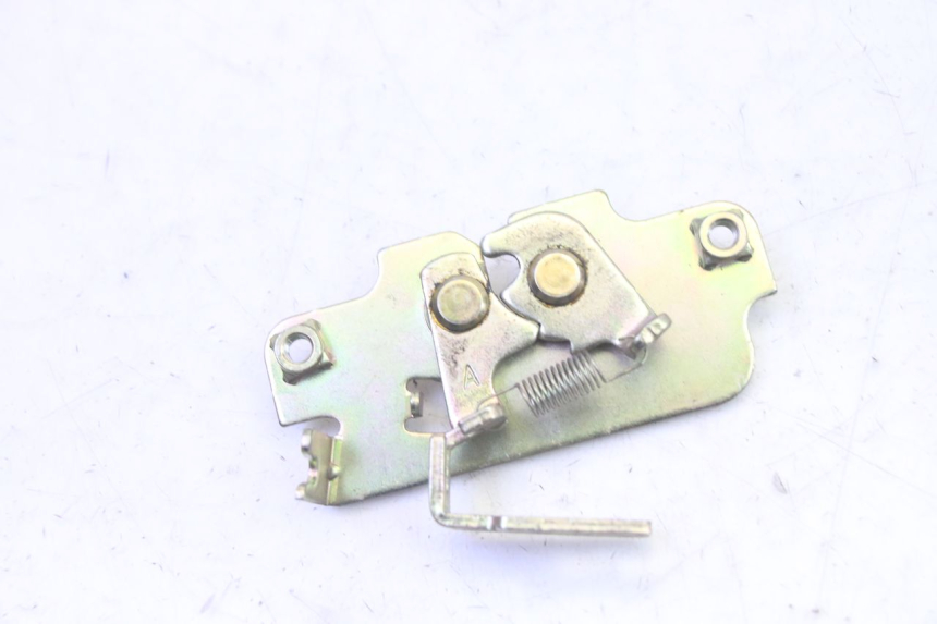 photo de SITZSCHLOSS PEUGEOT TWEET PRO EFI 4T 50 (2021 - 2022)