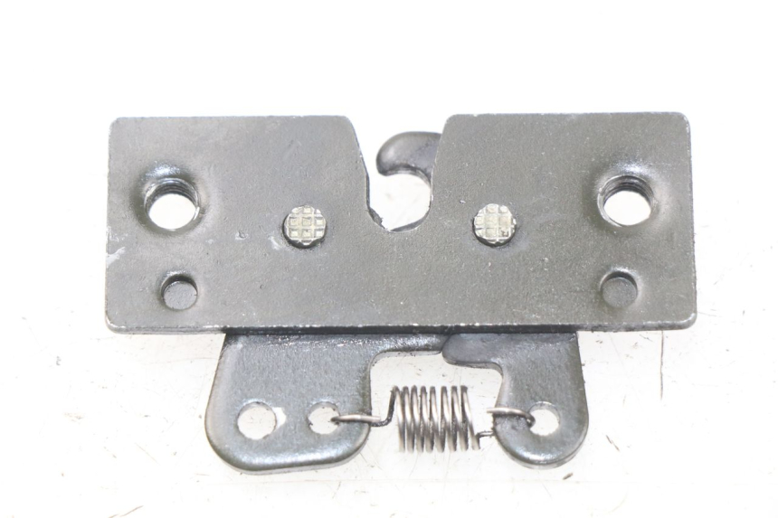 photo de SITZSCHLOSS PEUGEOT VIVACITY 50 (2004 - 2009)