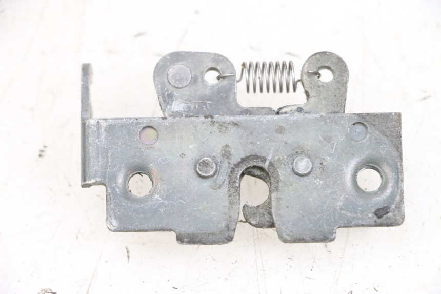 photo de SITZBANKSCHLOSS YAMAHA XMAX X-MAX 125 (2006 - 2009) - Detailansicht des Bauteils