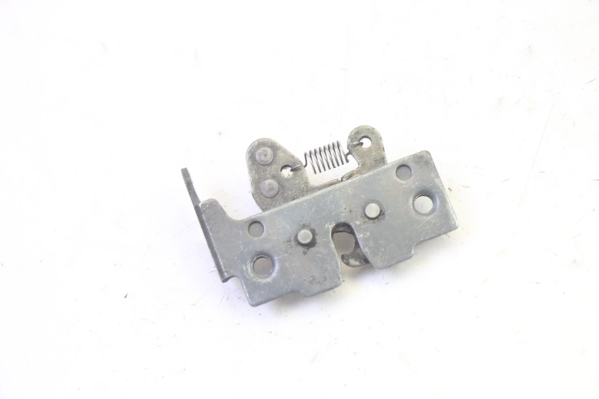 photo de SITZBANKSCHLOSS PIAGGIO X8 125 (2004 - 2007) - Zoom auf Gebrauchszustand