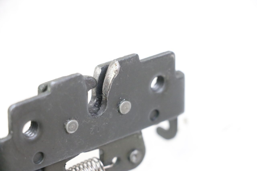 photo de SITZBANKSCHLOSS PIAGGIO XEVO - X EVO 125 (2007 - 2016) - Detailansicht des Bauteils