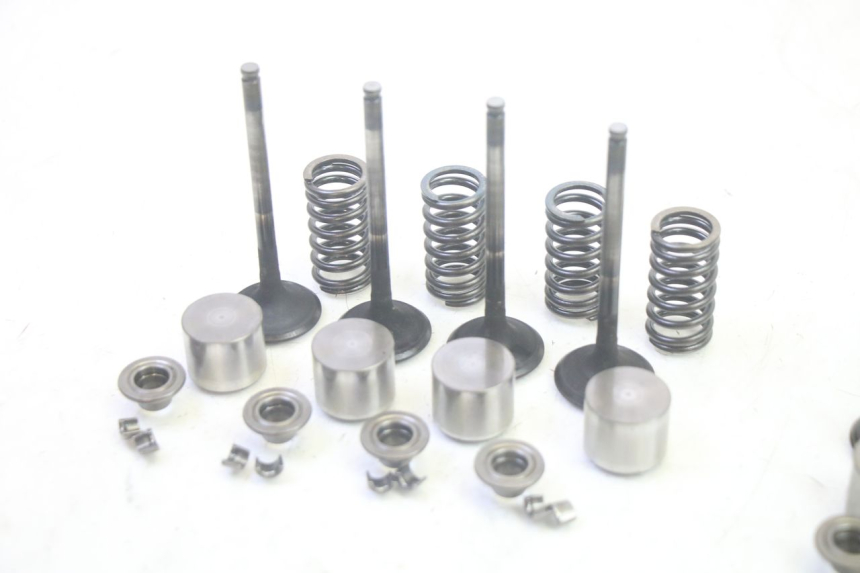 photo de EINLASSVENTIL  YAMAHA TDM ABS 900 (2002 - 2014) - Oberflächenzustand und Material