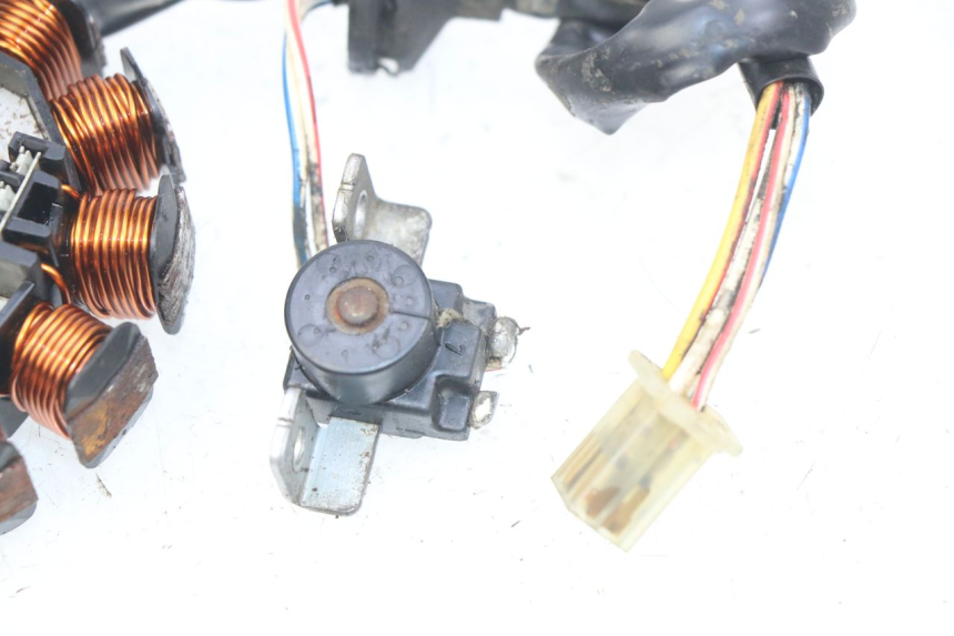 photo de LICHTMASCHINE YAMAHA JOG R LC 50 (2004 - 2014) - Details der Befestigungspunkte