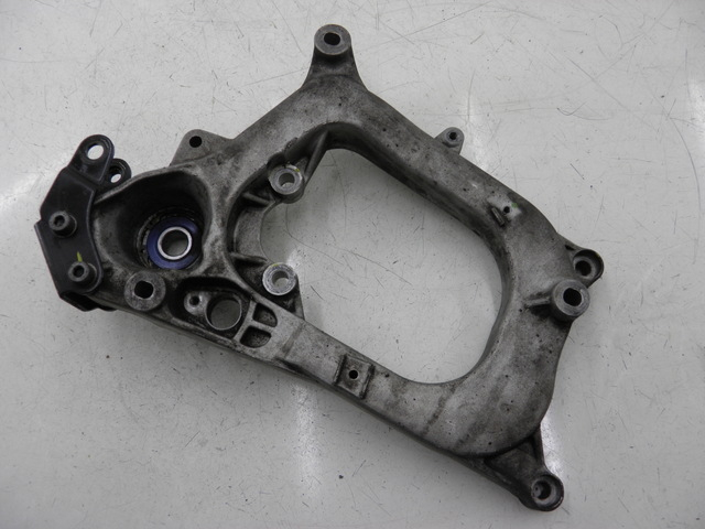 photo de AUSPUFFHALTERUNG PIAGGIO XEVO - X EVO 125 (2010 - 2015) - Hauptansicht