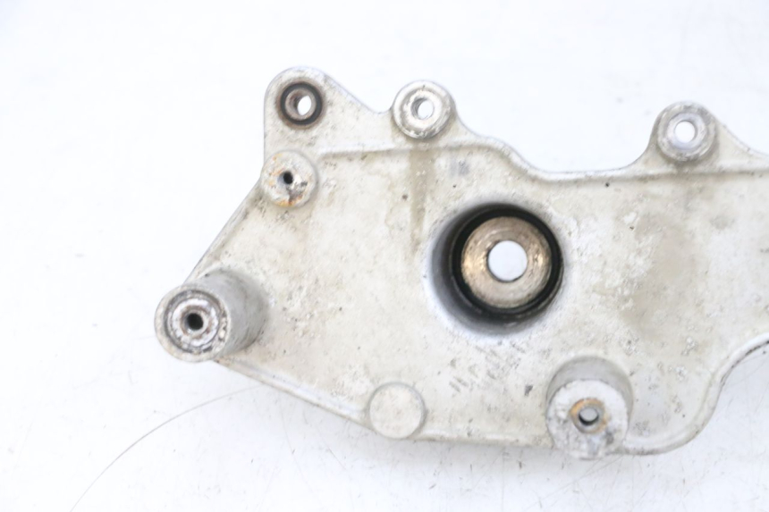 photo de AUSPUFFHALTERUNG SYM GTS EVO 125 (2009 - 2013) - Details der Befestigungspunkte