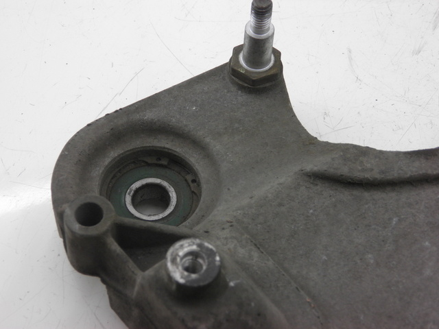 photo de AUSPUFFHALTERUNG PIAGGIO BEVERLY 125 (1998 - 2005)