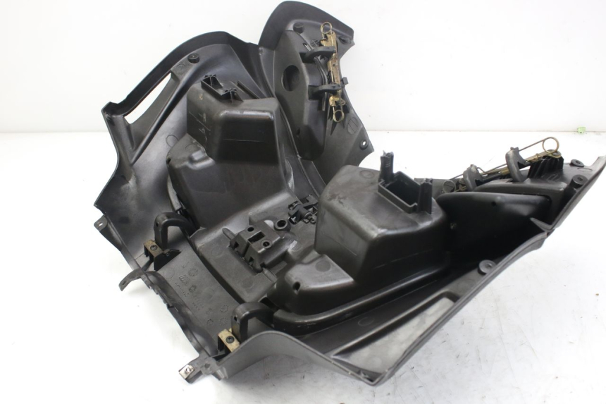 photo de UNTERER INNENKOTFLüGEL PIAGGIO X9 EVOLUTION 250 (2003 - 2007)