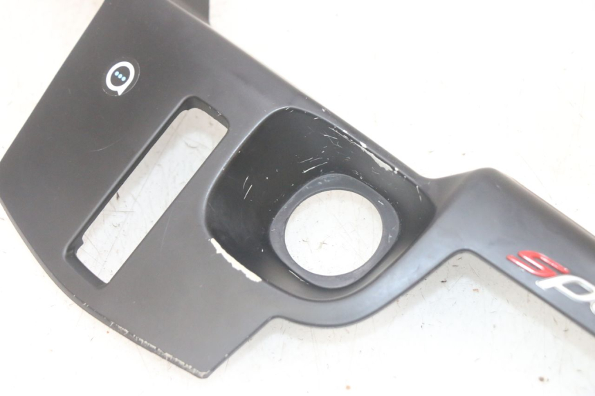 photo de BEINSCHILD OBEN PIAGGIO MP3 HPE 300 (2019 - 2026) - Details der Befestigungspunkte