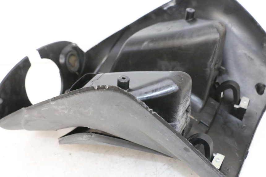 photo de INNENVERKLEIDUNG PIAGGIO ZIP 4T 50 (2018 - 2020) - Details der Befestigungspunkte