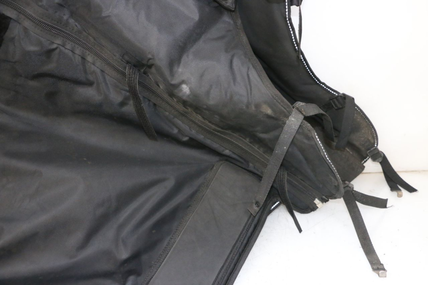 photo de KNIEDECKE PIAGGIO MP3 HPE 300 (2019 - 2026) - Details der Befestigungspunkte