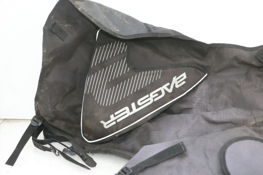 photo de KNIEDECKE PIAGGIO XEVO - X EVO 125 (2007 - 2016) - Alternativer Blickwinkel