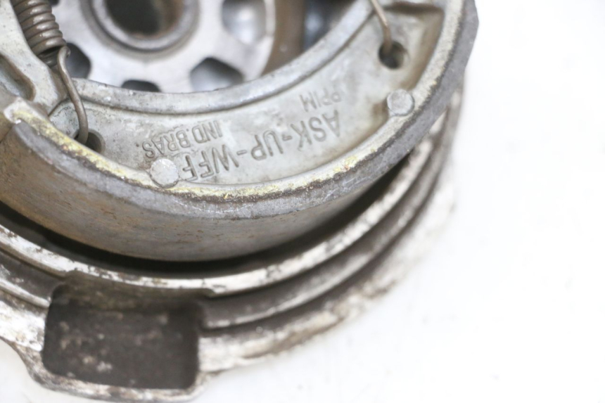 photo de BREMSTROMMEL HINTEN YAMAHA TTR 125 (2000 - 2020) - Details der Befestigungspunkte