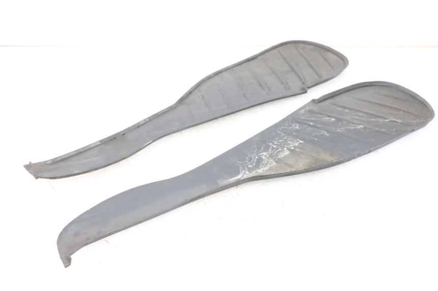 photo de TRITTBRETT VERKLEIDUNG GUMMI BMW C1 125 (2000 - 2003)