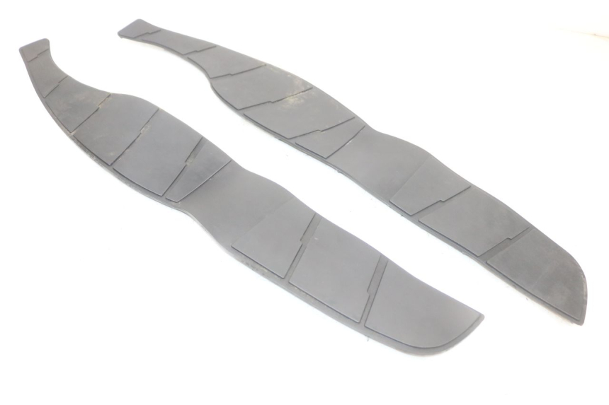 photo de TRITTBRETT VERKLEIDUNG GUMMI SUZUKI BURGMAN 125 (2018 - 2021)