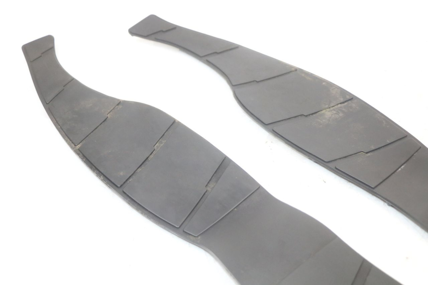 photo de TRITTBRETT VERKLEIDUNG GUMMI SUZUKI BURGMAN 125 (2018 - 2021)