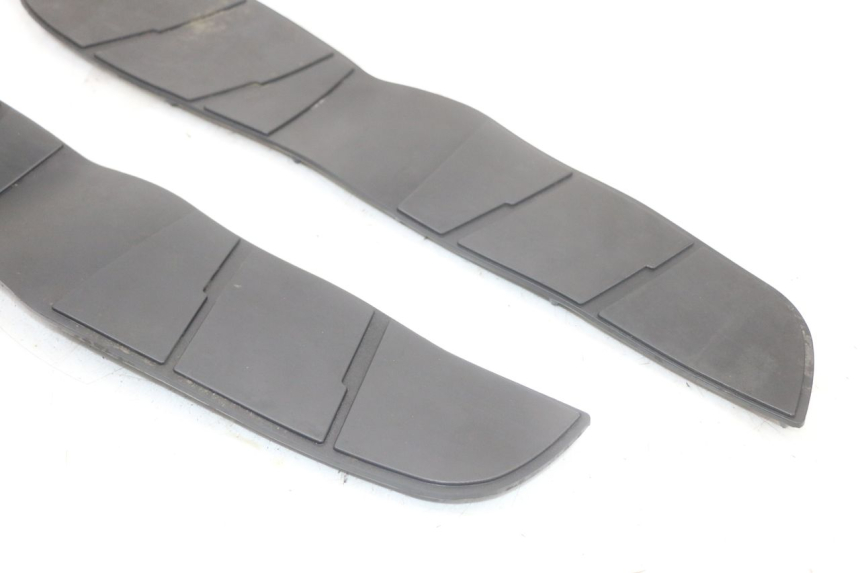 photo de TRITTBRETT VERKLEIDUNG GUMMI SUZUKI BURGMAN 125 (2018 - 2021)