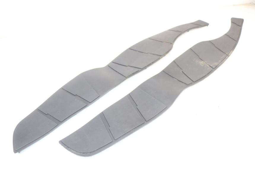 photo de TRITTBRETT VERKLEIDUNG GUMMI SUZUKI BURGMAN 125 (2018 - 2021)