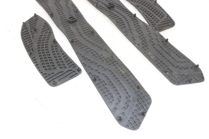 photo de TRITTBRETT VERKLEIDUNG GUMMI SUZUKI BURGMAN 650 (2013 - 2020)