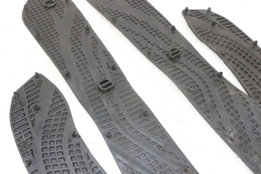 photo de TRITTBRETT VERKLEIDUNG GUMMI SUZUKI BURGMAN 650 (2013 - 2020)