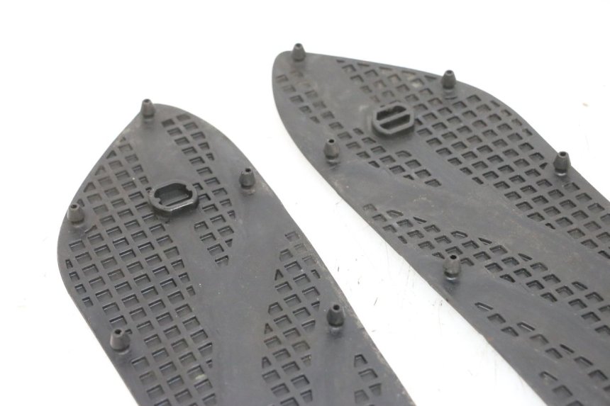 photo de TRITTBRETT VERKLEIDUNG GUMMI SUZUKI BURGMAN 650 (2013 - 2020)