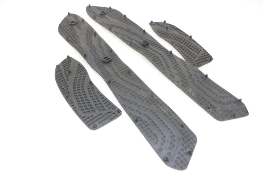 photo de TRITTBRETT VERKLEIDUNG GUMMI SUZUKI BURGMAN 650 (2013 - 2020)